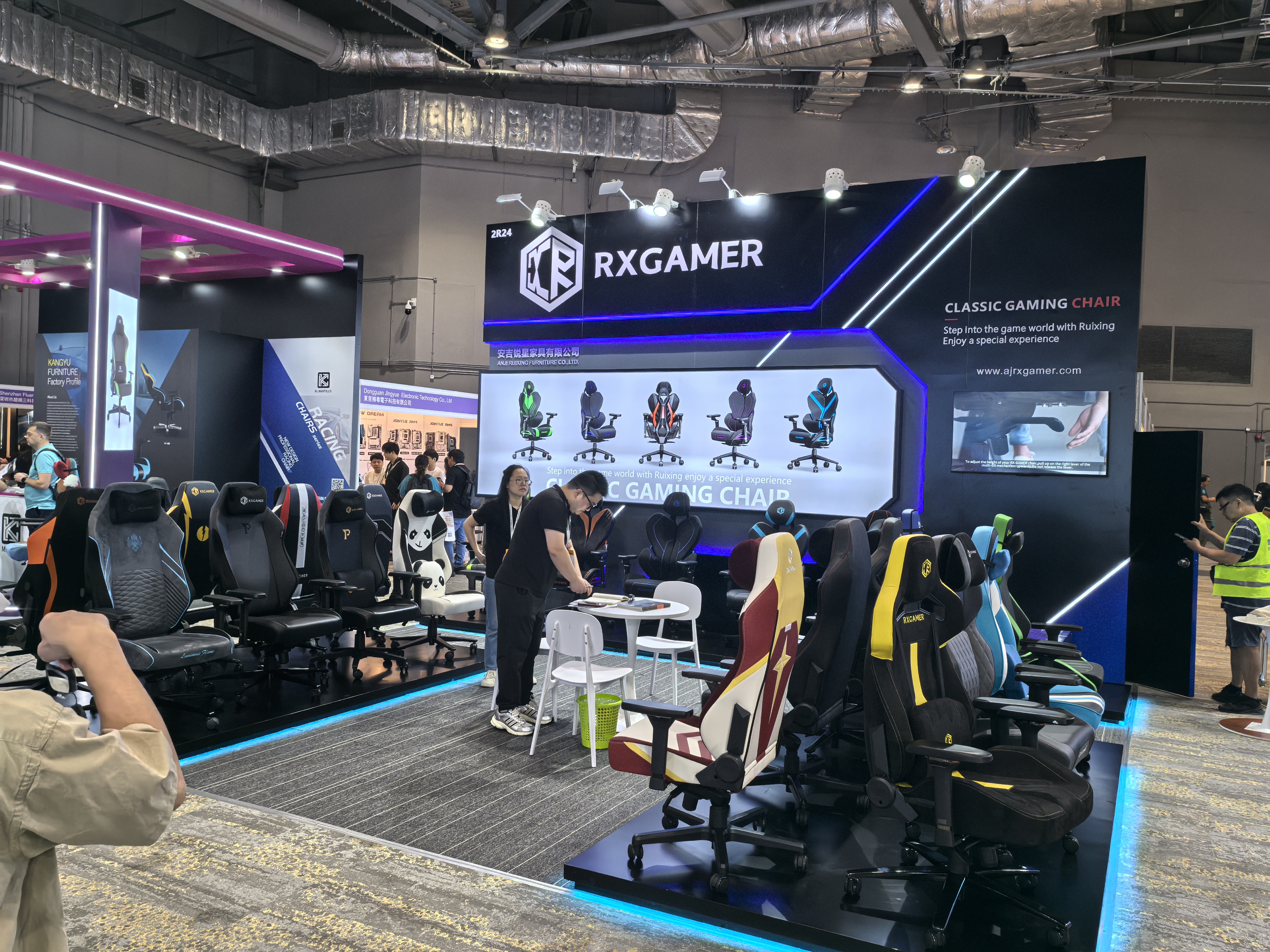 Anji Ruixing Furniture glänzt auf der Hong Kong Electronics Fair (Herbst) mit großem Erfolg